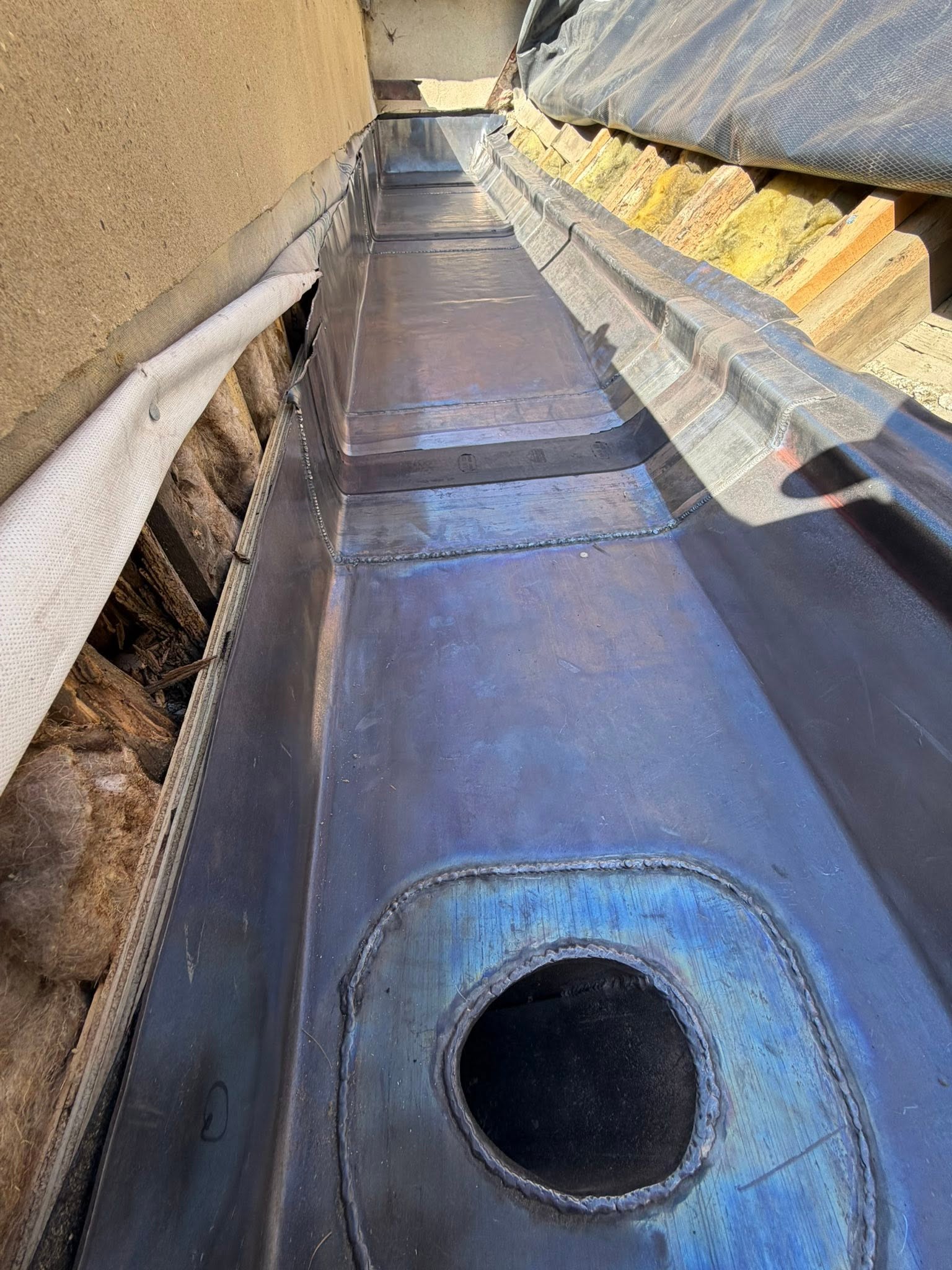 Bespoke lead box gutter